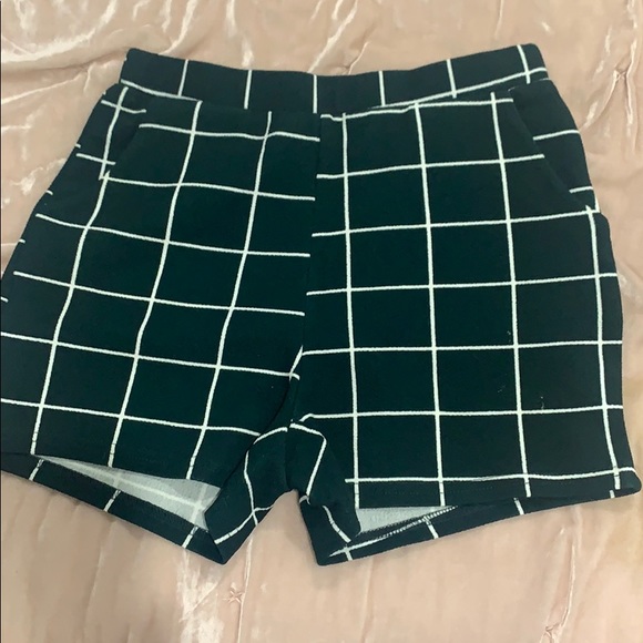 slant pocket grid shorts - Picture 2 of 4